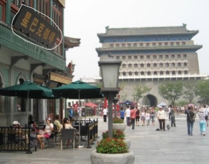 Starbucks has replaced traditional catering business in Beijing’s most popular commercial area Qianmen Boulevard